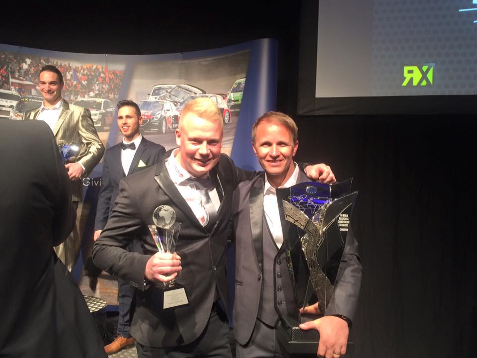 En stolt Linnemann (tv) sammen med mentoren Petter Solberg (th) ved årets FIA pricegiving i Finland
(Foto: LinnemannRX.com)